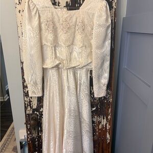 Nilani 80’s vintage floral bridal rehearsal dinner cottagecore dress. Size 6.
